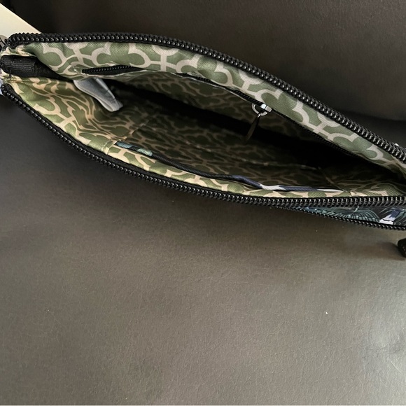 Lug Peekaboo RFID wristlet - Wildlife Black tropical pattern - Picture 5 of 6